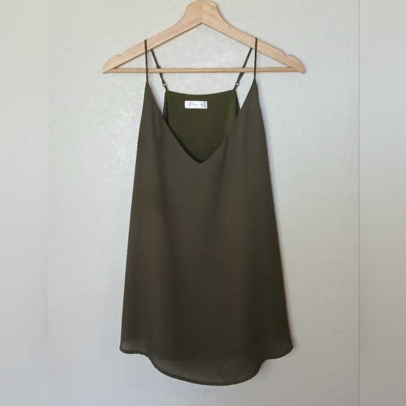 💚5/$25 Evera B Olive Green Sleeveless V Neck Camisole Tank Top Size Large - Picture 3 of 4